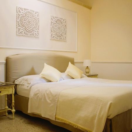 Dimora Le Tre Muse Guesthouse Lecce Luaran gambar