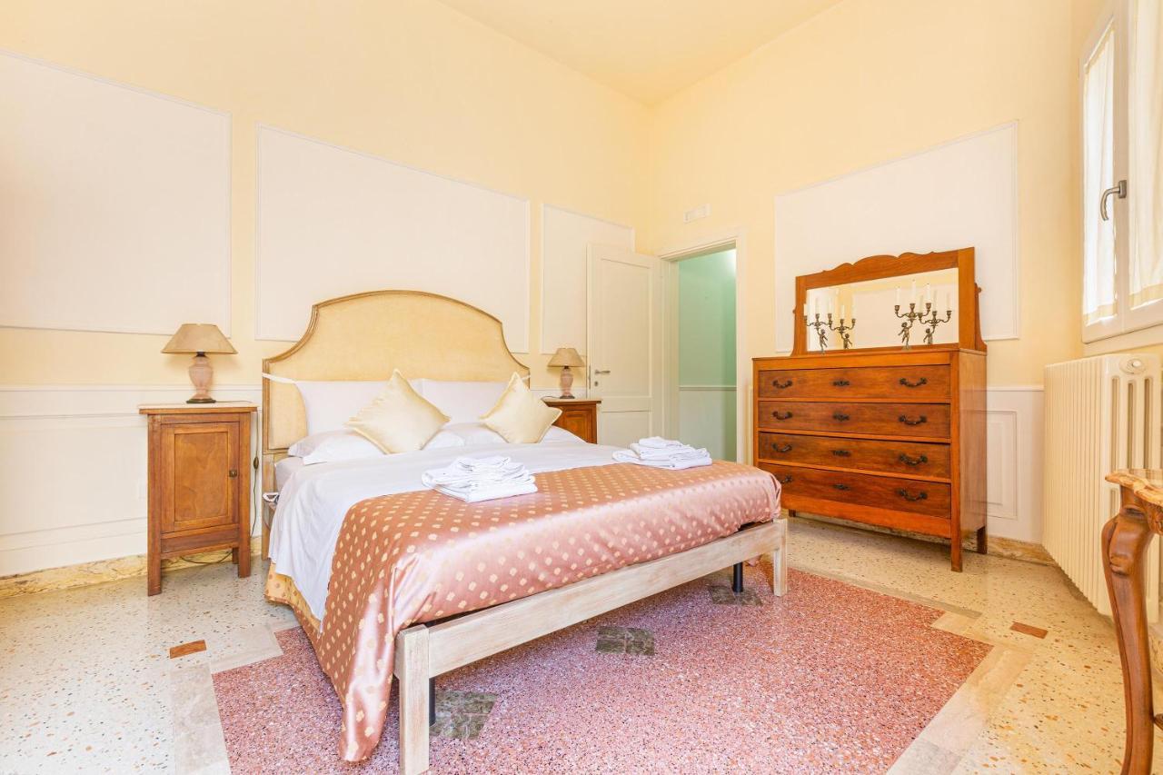 Dimora Le Tre Muse Guesthouse Lecce Luaran gambar
