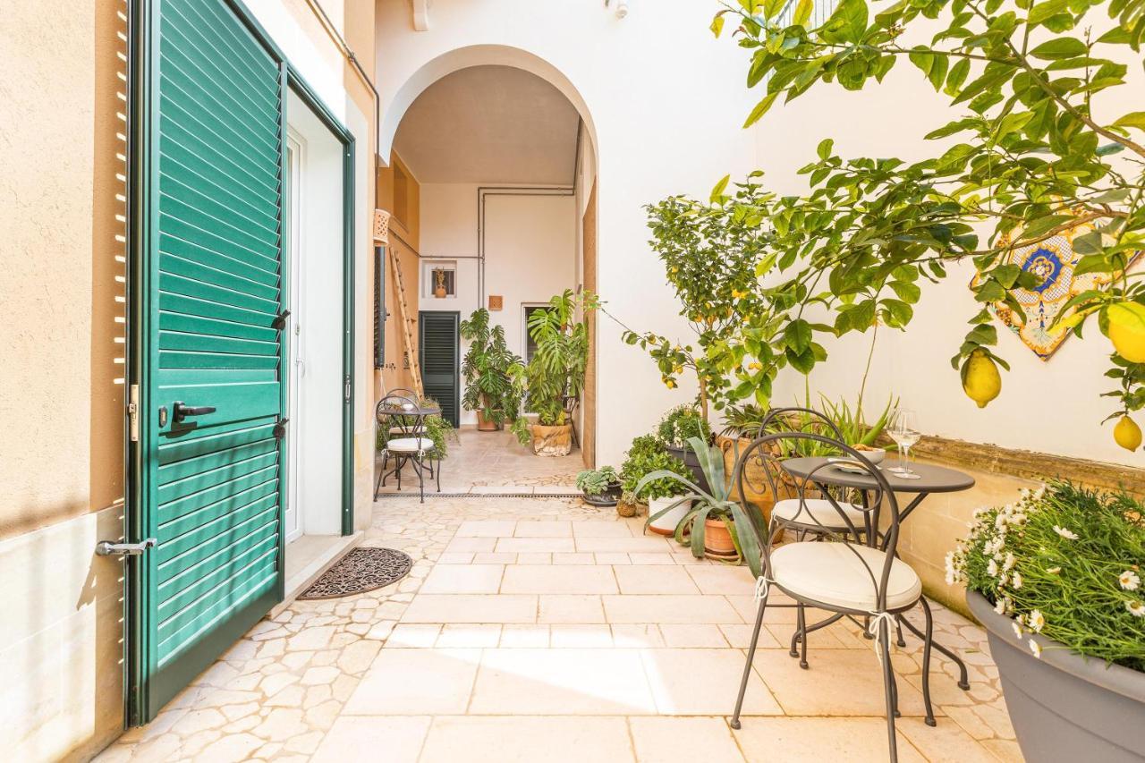 Dimora Le Tre Muse Guesthouse Lecce Luaran gambar