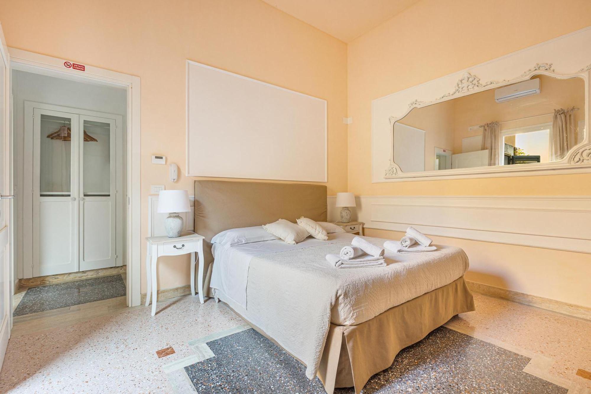 Dimora Le Tre Muse Guesthouse Lecce Luaran gambar