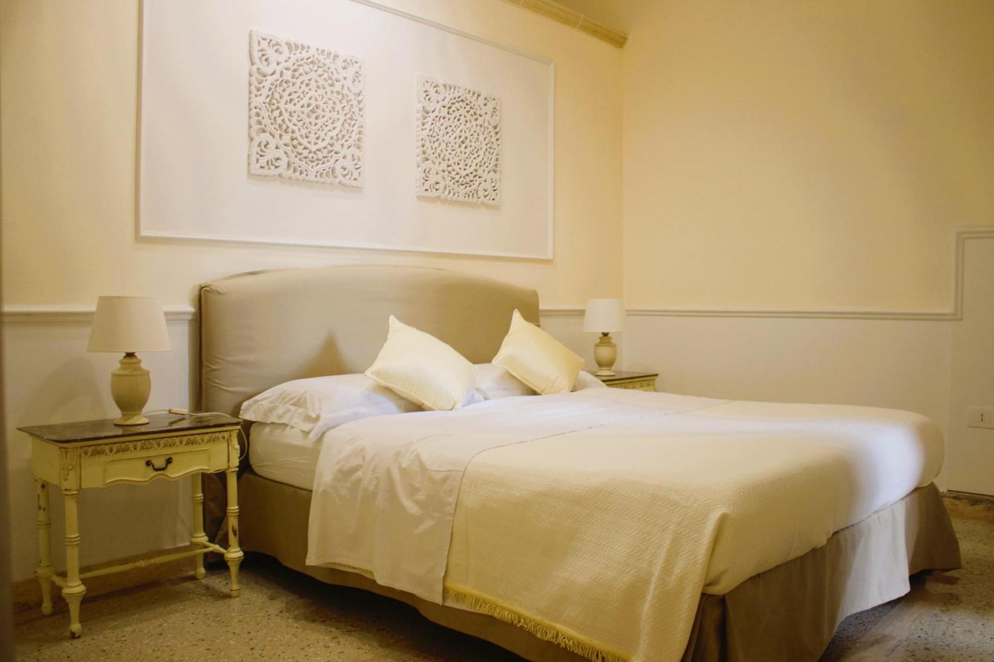 Dimora Le Tre Muse Guesthouse Lecce Luaran gambar