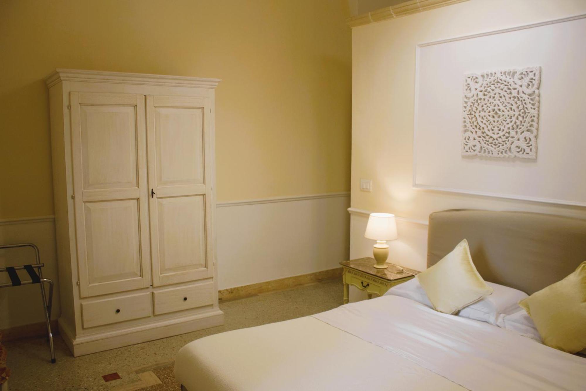 Dimora Le Tre Muse Guesthouse Lecce Luaran gambar