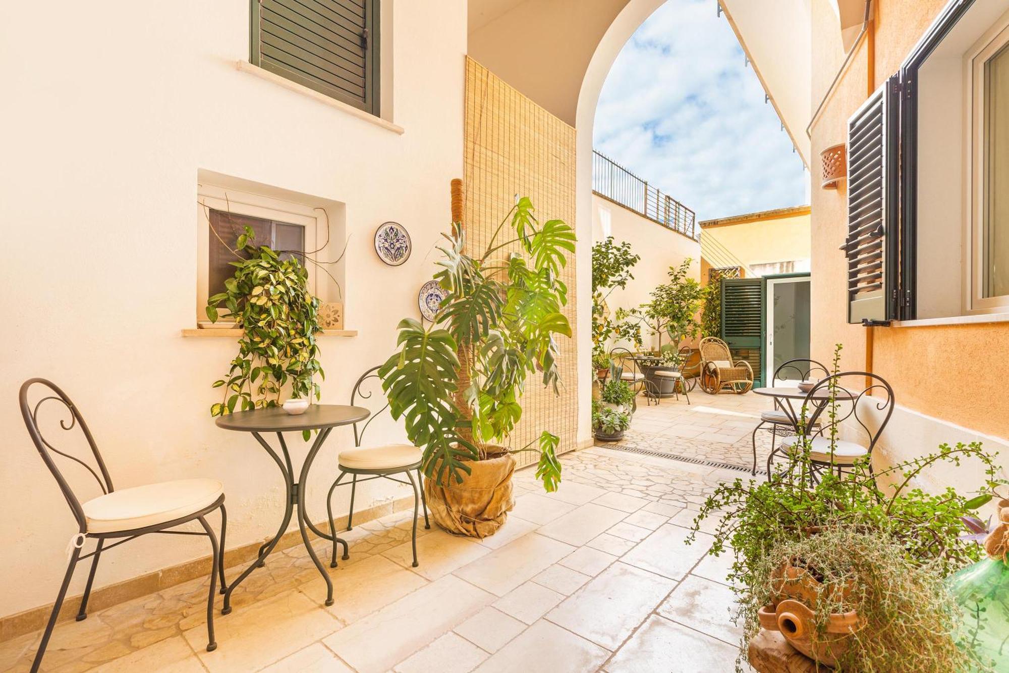Dimora Le Tre Muse Guesthouse Lecce Luaran gambar