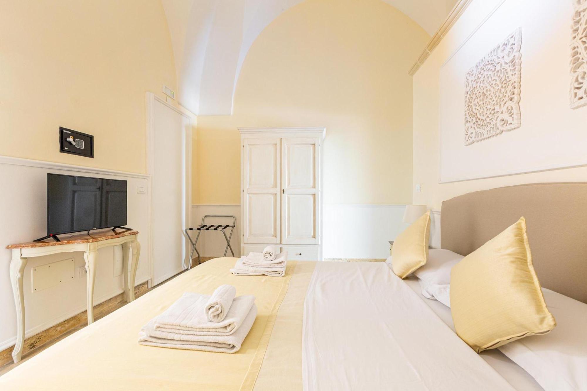 Dimora Le Tre Muse Guesthouse Lecce Luaran gambar